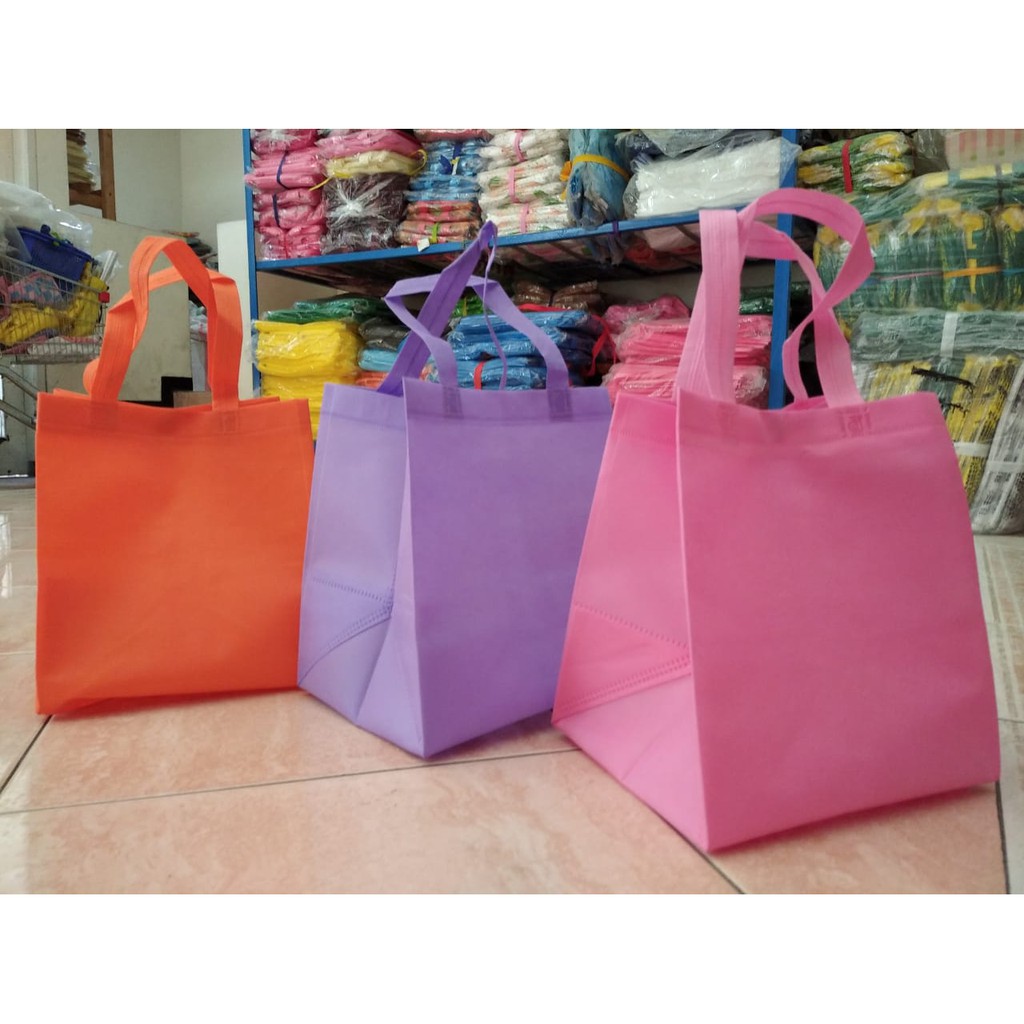 Tas Spunbond Polos Kotak 22x20x27 | Tas Hajatan Mewah | Tas Hajatan Kotak Nasi 22x20x27