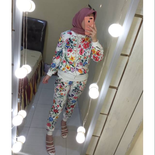 

ONE SET TAG LABEL GUCCI