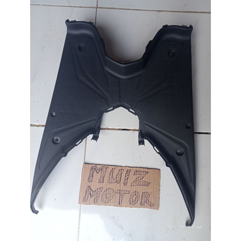 dasbor lantai pijakan kaki motor Honda Vario 125 old 2013