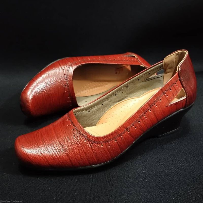 SEPATU WEDGES HEELS KULIT ASLI