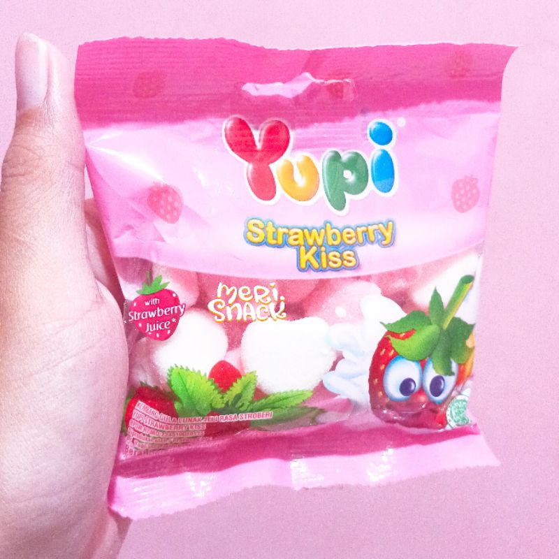 

Yupi Gummy Candies Strawberry Kiss 45gr / Permen Jelly Love Pink