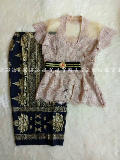 Set Kebaya Modifikasi Warna Nude Baby Mocca