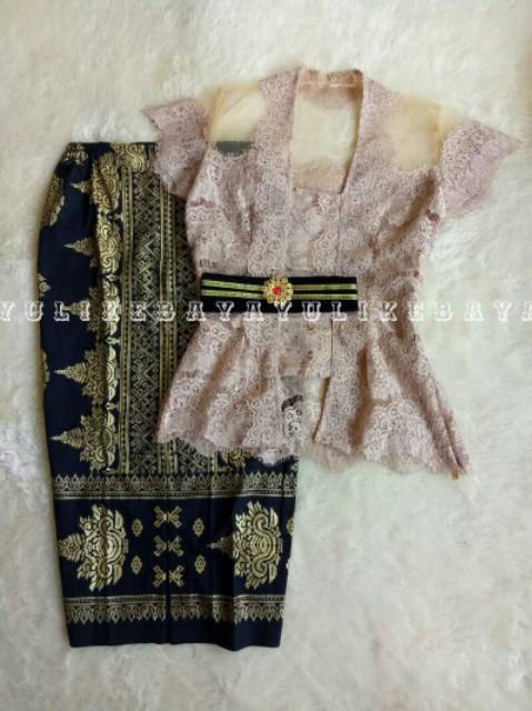 Set Kebaya Modifikasi Warna Nude Baby Mocca