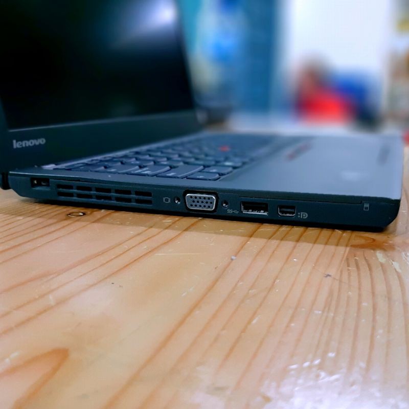 Laptop Slims Lenovo Thinkpad X240 Core i5 4th Gen MURAH