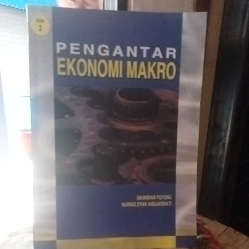 buku pengantar ekonomi makro Iskandar putong