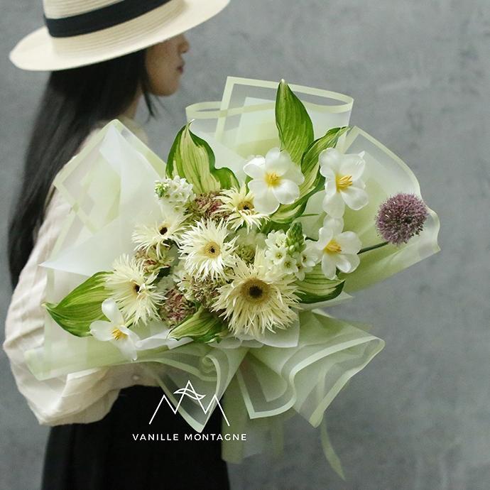 

☺ 20 lembar Cellophane dengan border bening kombinasi Warna Flower Wrapping Bungkus Bunga Buket (CLB) ֍