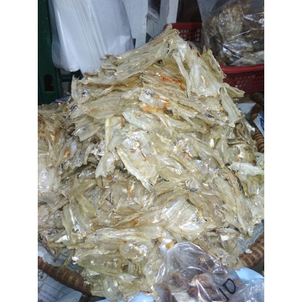 

ikan tipis tawar / ikan bilis/ ikan asin kerupuk