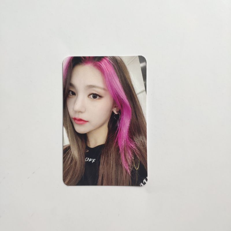 booked wd itzy yeji fs r1