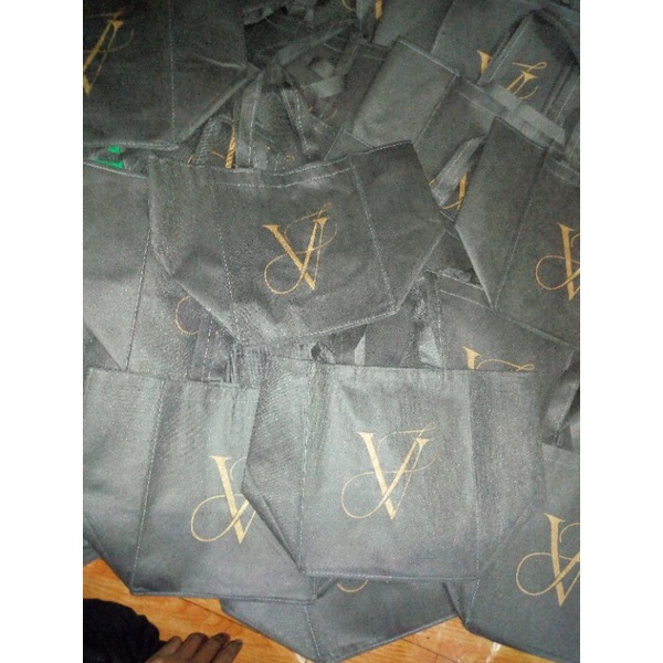 

goodie bag box UK 22x22+sablon 1warna,1sisi.