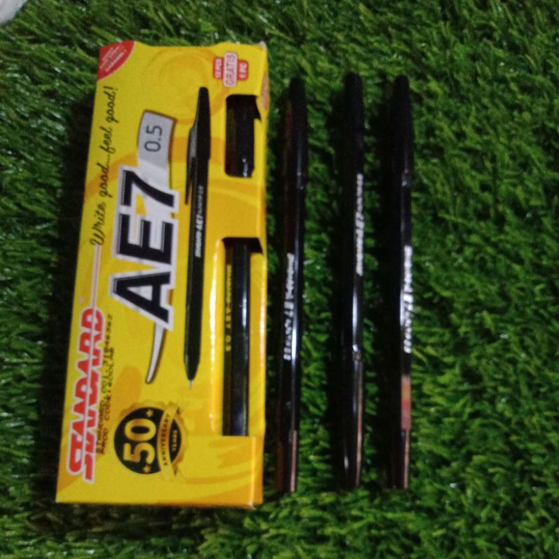 

pulpen standar warna hitam merah biru isi 12 pcs