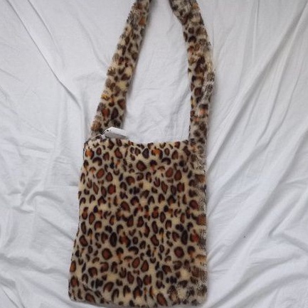 fluffy leopard print shoulder bag