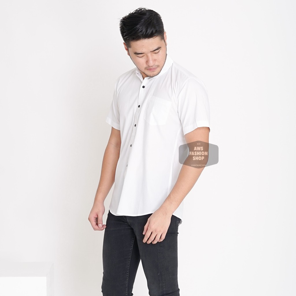 Kemeja Pria Lengan Pendek Putih Polos Kancing Hitam Casual Slimfit 3339