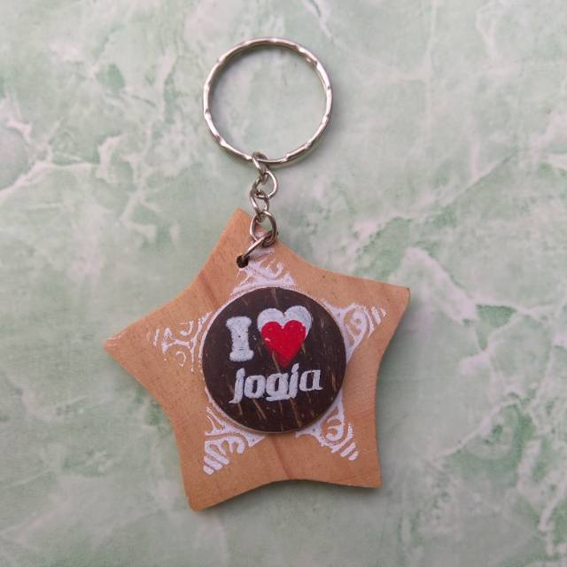 GANTUNGAN KUNCI BINTANG I LOVE JOGJA BAHAN KAYU DAN BATOK HARGA PER PCS UKURAN 6x3 cm SOUVENIR MURAH