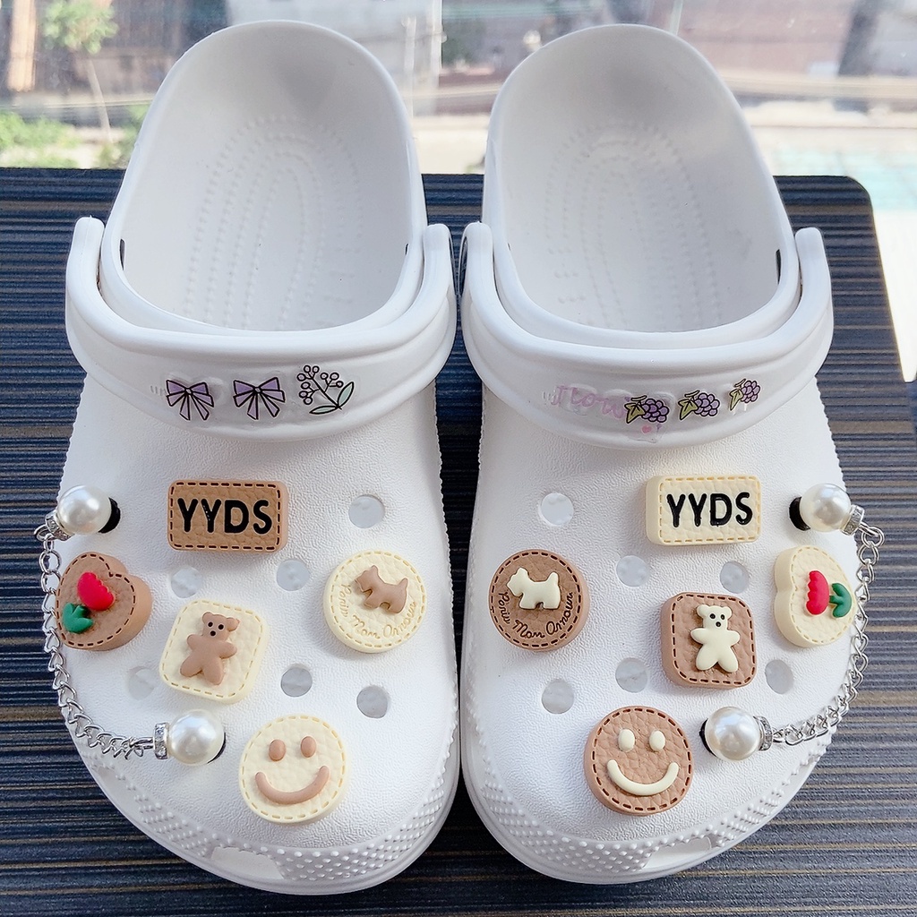 Charms Charm Sepatu Sandal Charm Crocs jibitz Crocs Motif Smiley Face Warna Kopi