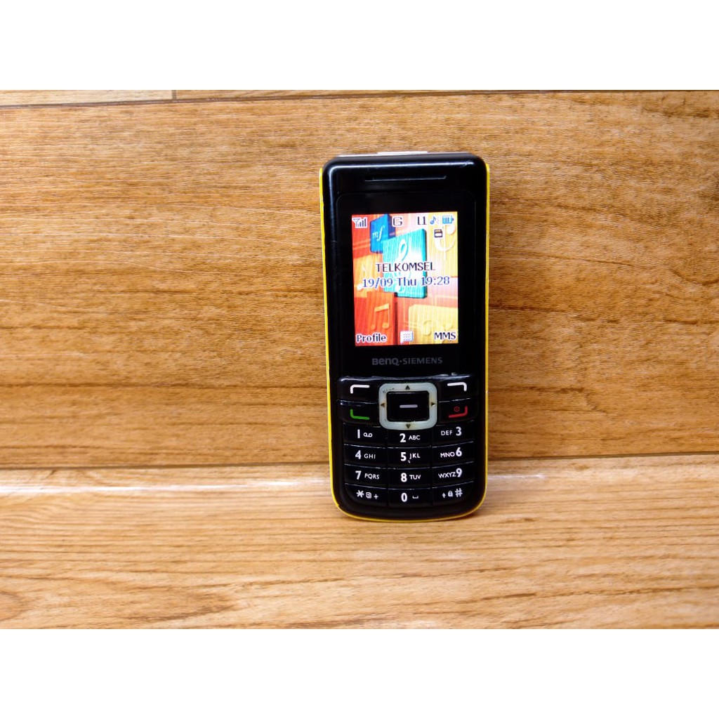 HP Jadul Benq Siemens E61 Hitam Kuning Xpress Music Not SL45 Atau S25 atau C35