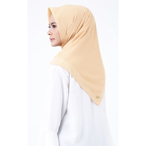 Hijab segi empat paris premium polos by : catlyn carla-Crem