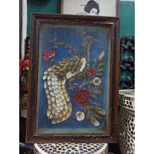 Pajangan tua burung merak kulit kerang bingkai ukiran kayu jadul antik