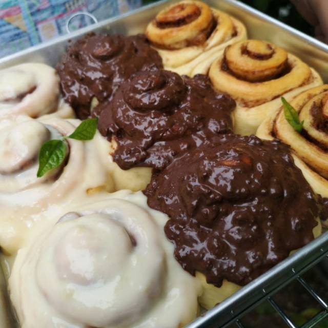 

Kue cake Cinnamon roll mix toping