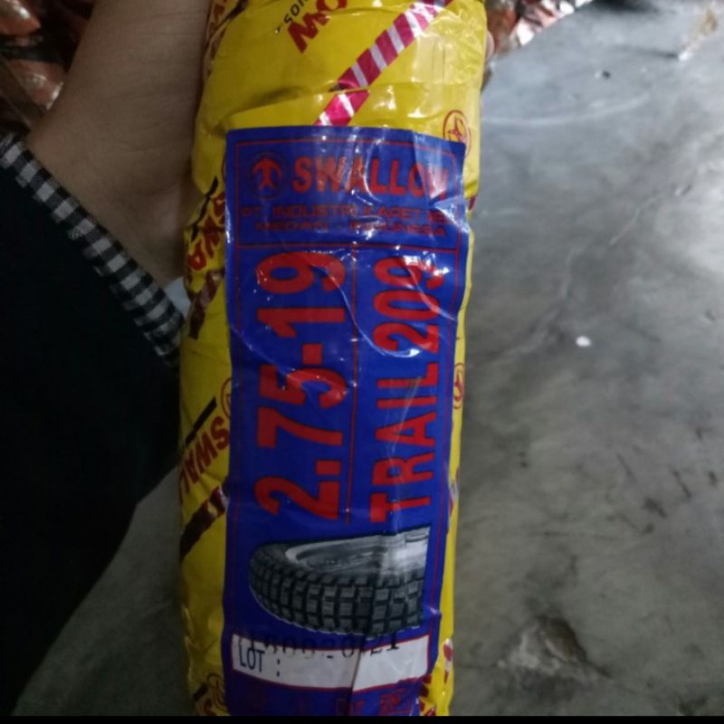 BAN LUAR SWALLOW UKURAN 275 RING 19 TIPE -209 TRAIL