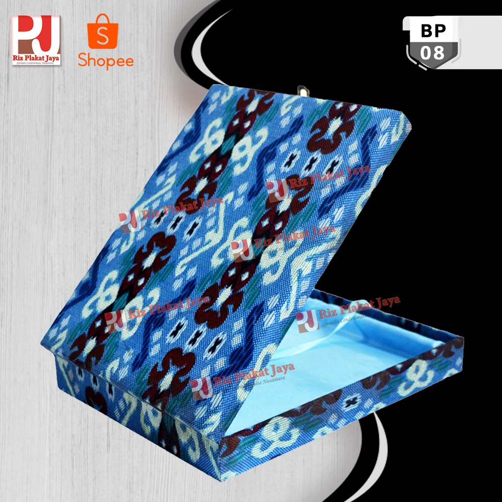 

Box Batik Piagam Penghargaan Unik Murah Surabaya