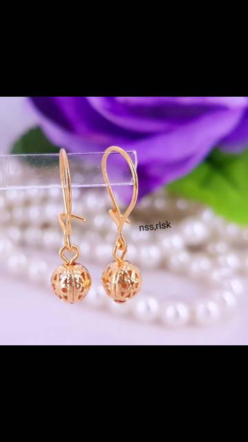 Anting titanium import kode 14,awet,tahan lama,cocok buat sehari hari