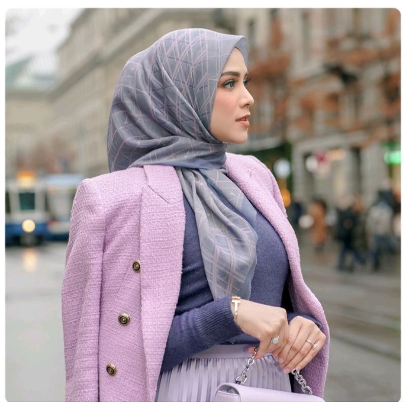 New Buttonscarves Louvre Extended Infinity