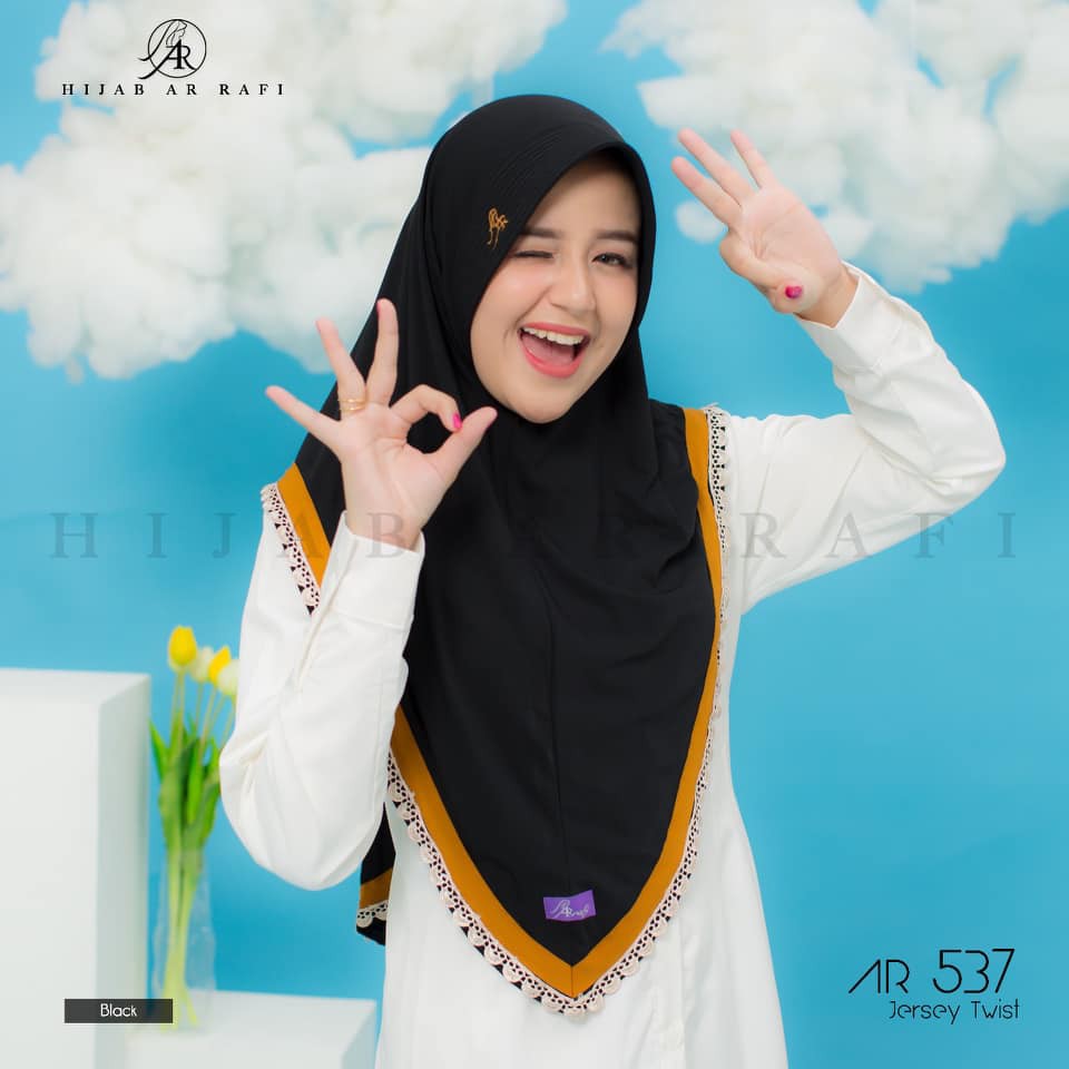 Terbaru ✔️COD ✔️ Jilbab Instan by Arrafi Hijab AR 537 Jilbab instan aksen renda tepi-black