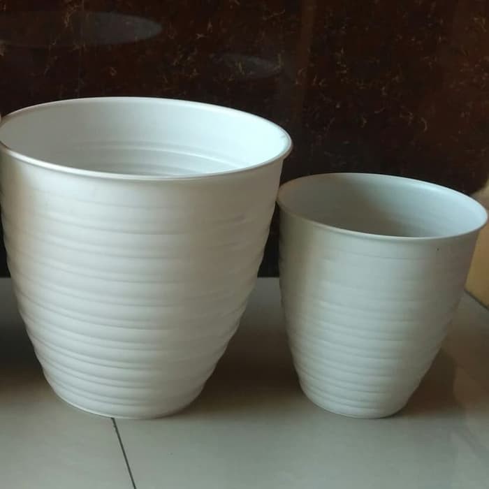 Unik Pot Bunga Tawon Tinggi ( PIRUS ) Putih 18cm Diskon