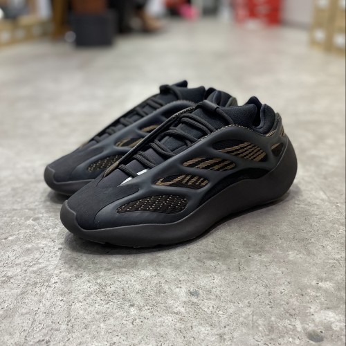 Adidas Yeezy Boost 700 V3 Clay Brown 100% Original BNIB - 9.5