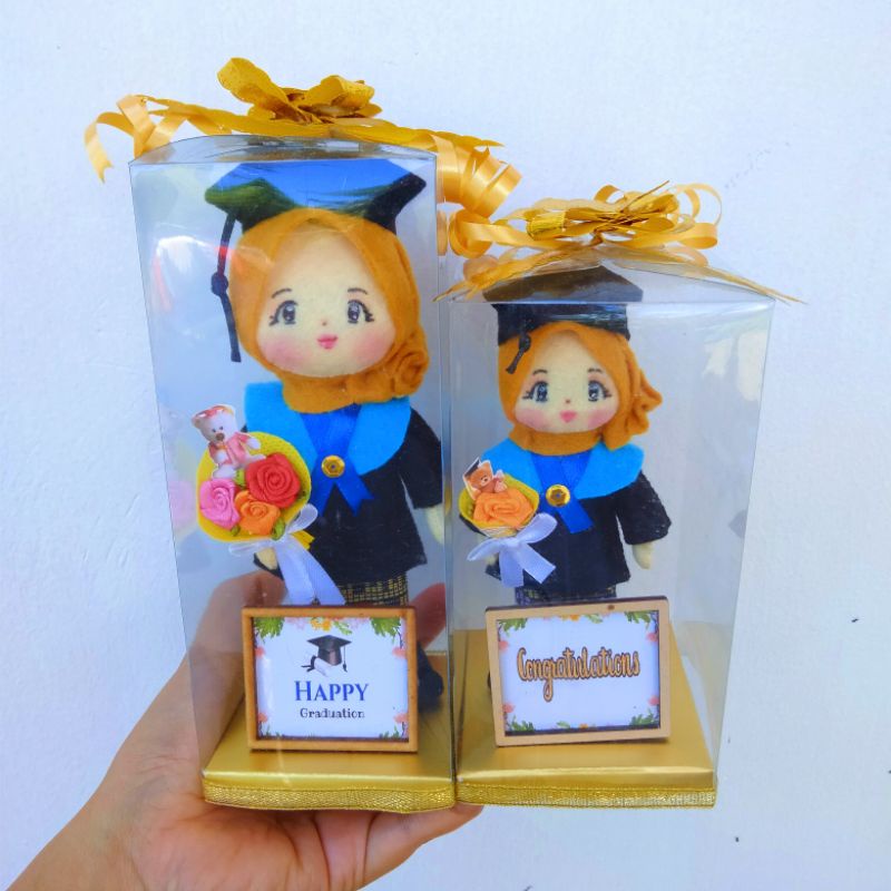 BONWIS MIKA / Boneka Flanel Wisuda dengan kemasan kotak mika