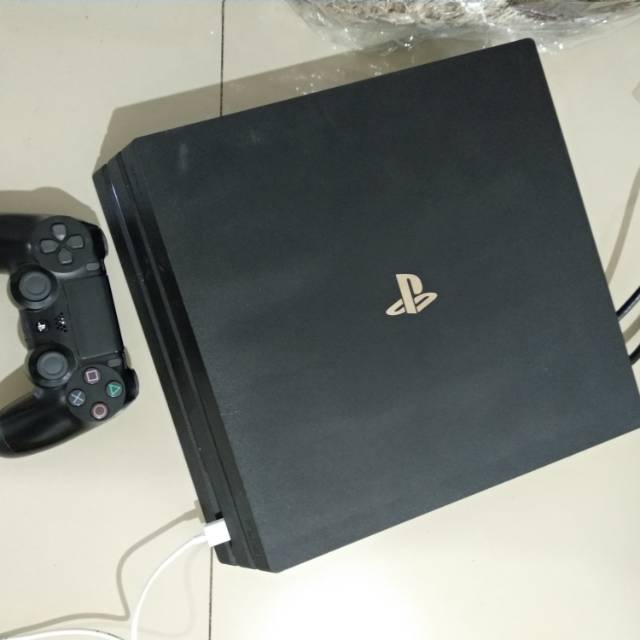 Paketan bundling ps4 pro 1tb san fifa 20 second mulus terawat lancar jaya ori murah