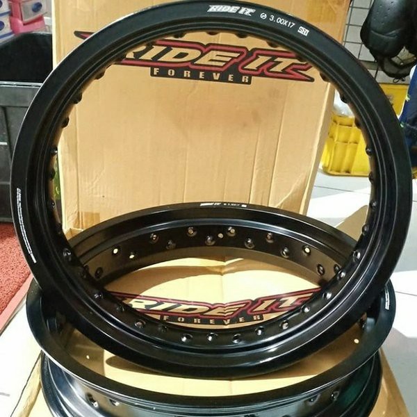 Velg Champ 300 & 350 Ring 17 H36 Black glosy