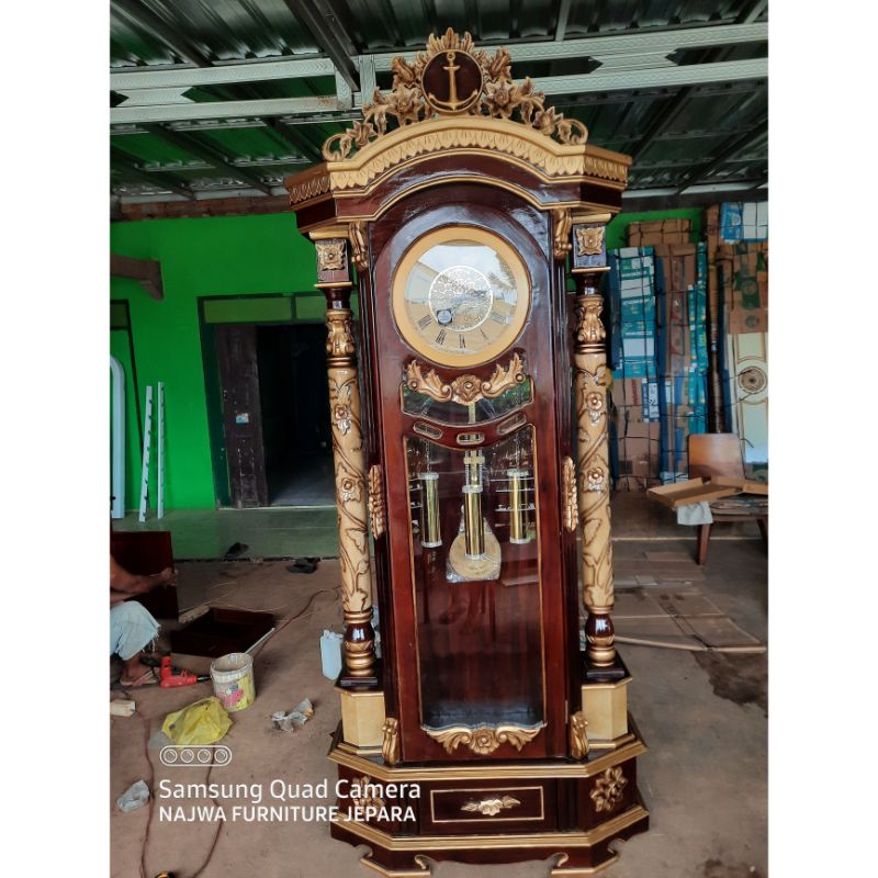 LEMARI JAM UKIR,JAM HIAS MEWAH RUANG TAMU LEMARI JAM UKIR JATI KUALITAS TERBAIK