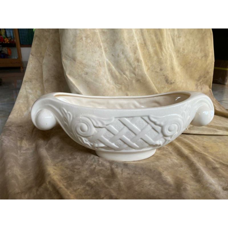 Vas Keramik Oval Putih