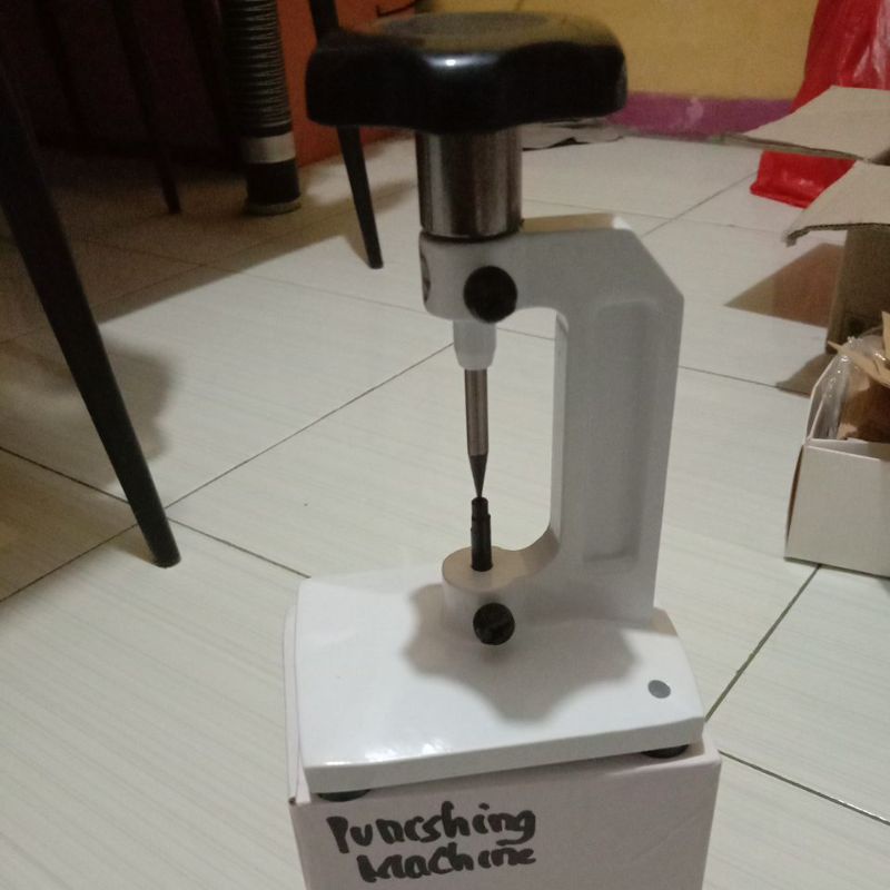 alat buat pembuka baut kacamata yang patah/pendorong baut patah