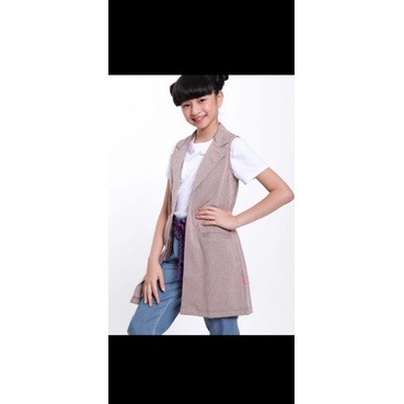 vest exit girl