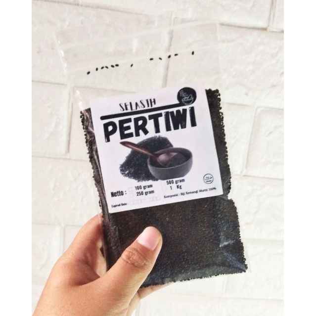 

PERTIWI Biji Selasih 100 Gram | Telasih | Selasih | Biji Kemangi | Basil seed | Bahan Es Campur | Bahan Es Teler