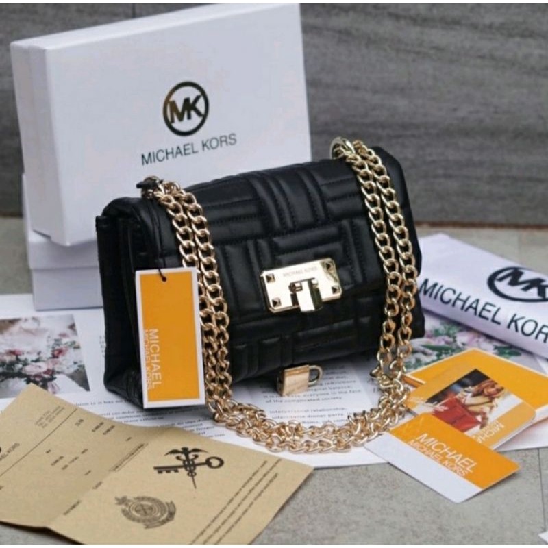 MK Peyton Hitam ukuran small