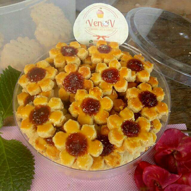 

Flower Cookies Strawberry Kue Kering Keju Malang