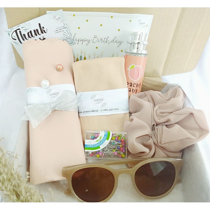 hampers hijab, Hampers ultah /gift box wisuda/hampers hijab