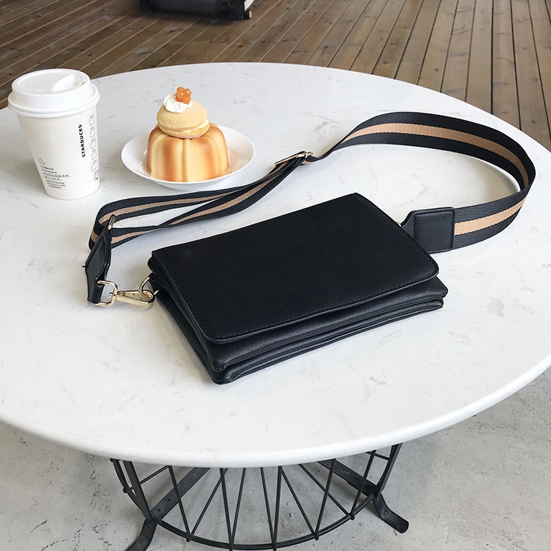 JANE - KOREAN SIMPLE SLING BAG WITH STRIPE STRAP / TAS SELEMPANG HITAM POLOS