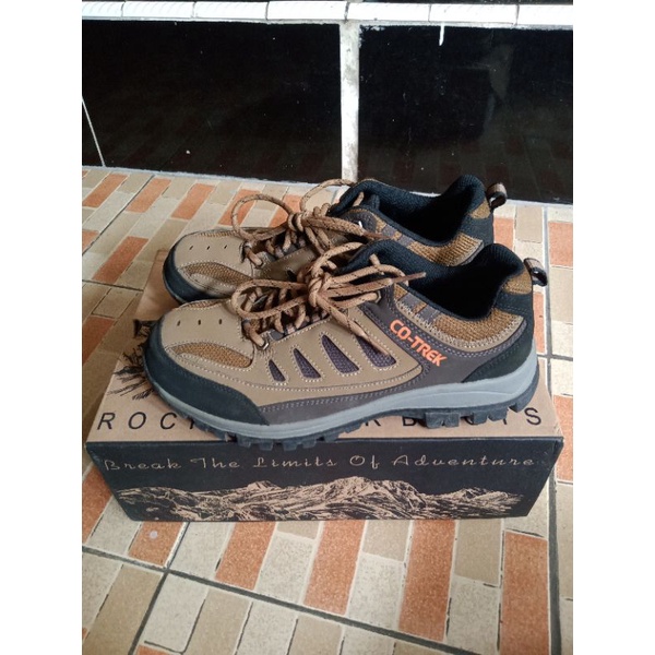 Sepatu Cheetah Co Trek