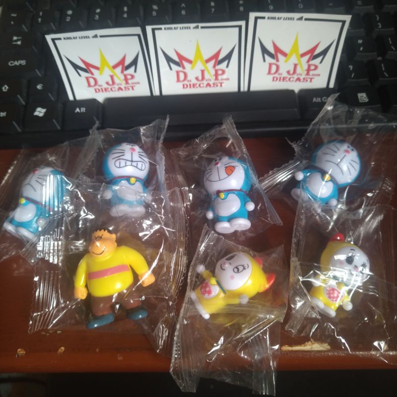 Choki Choki Doraemon Figure