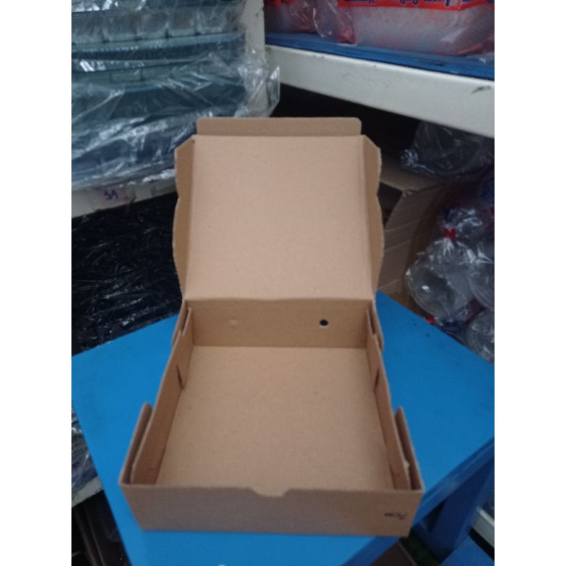 Kardus 20x20x7cm Efluet Box Polos Die-cut Coklat Untuk Packaging Olshop Baju Kotak Kado Hampers Hadiah Kraft