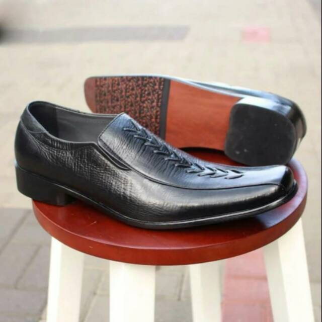 SEPATU PANTOFEL PRIA KICKERS PANTOFEL KULIT BLACK