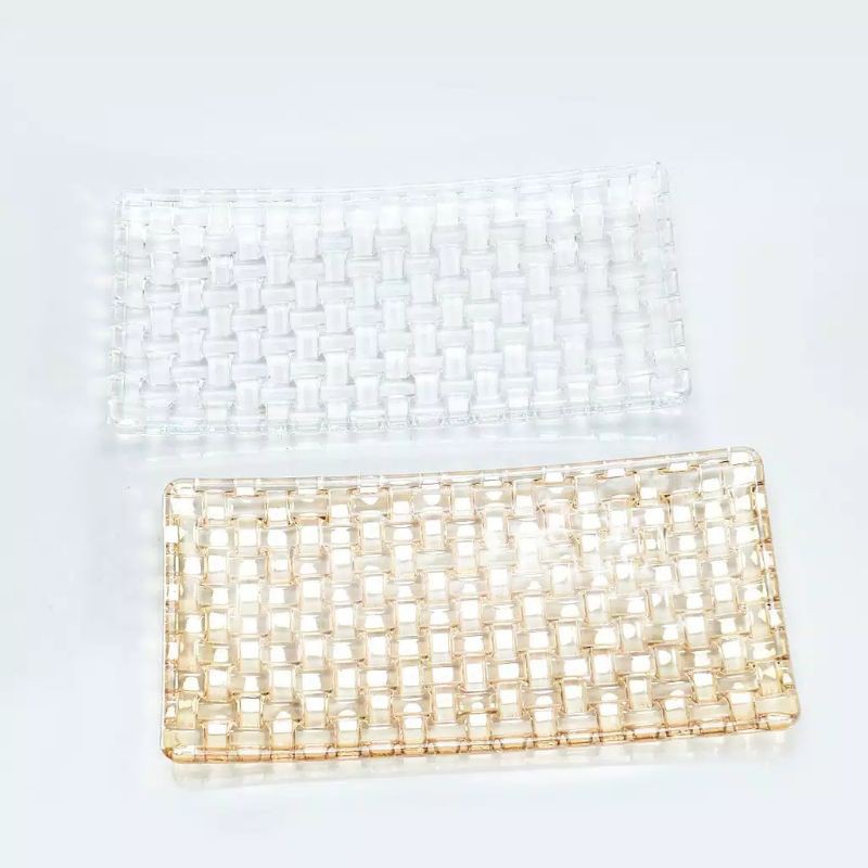 piring saji dengan bentuk persegi panjang yang terbuat dari bahan kaca berkualitas