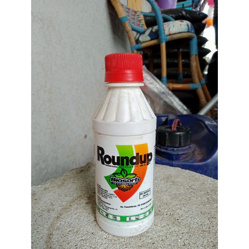 ROUNDUP (PEMBASMI RUMPUT)