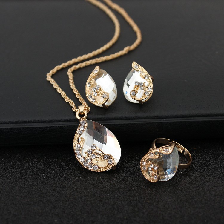 Korea ornamen indah peacock crystal set kalung Korea temperamen elegan anting-anting kalung cincin s