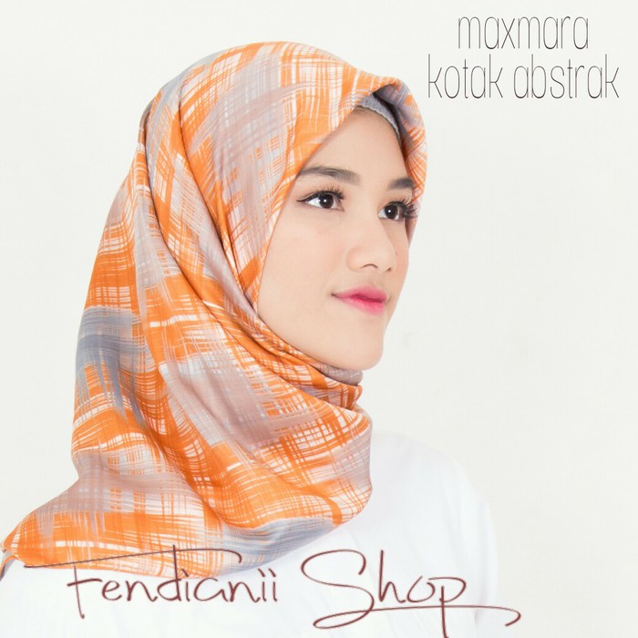 JILBAB / HIJAB SEGI EMPAT MAXMARA MOTIF KOTAK ABSTRAK