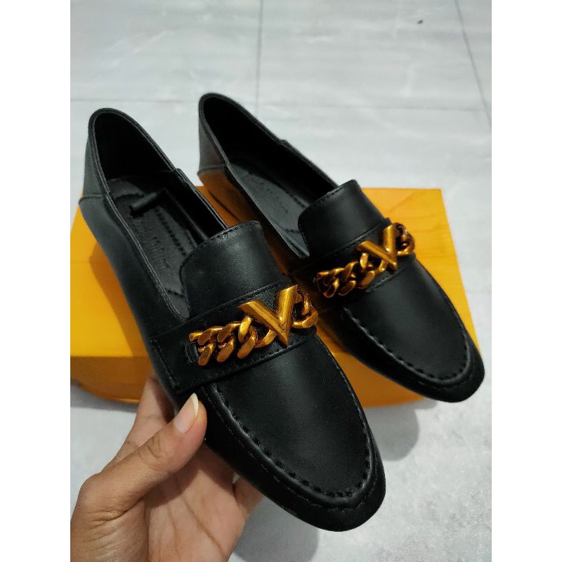 Sepatu LV flat import